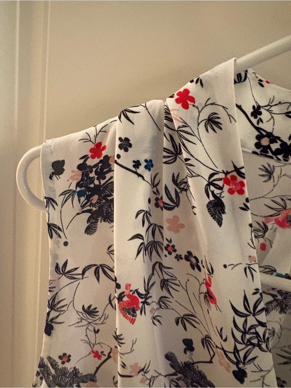 Laundry by Shelli Segal White Floral Sleeveless V-Neck Blouse - Picture 4 of 16